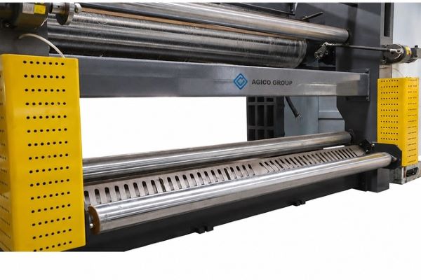 Cassette single facer with yellow safety guard for operator protection.