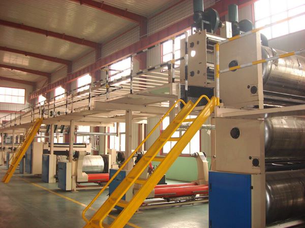 Corrugator bridge connecting the single facer and downstream corrugator equipment.
