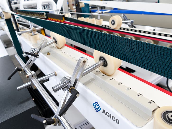 the gluing unit of the carton gluing machine