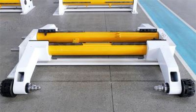 Mill roll stand clamping chuck