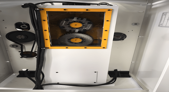 Internal gear transmission system of NC cut-off machine
